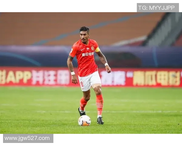 恒大与香港对决球迷热情高涨精彩瞬间回顾视频分享