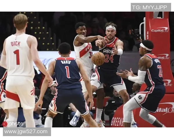 猛龙与奇才激战正酣直播新闻带你直击赛场精彩瞬间 猛龙与奇才激战正酣直播新闻带你直击赛场精彩瞬间