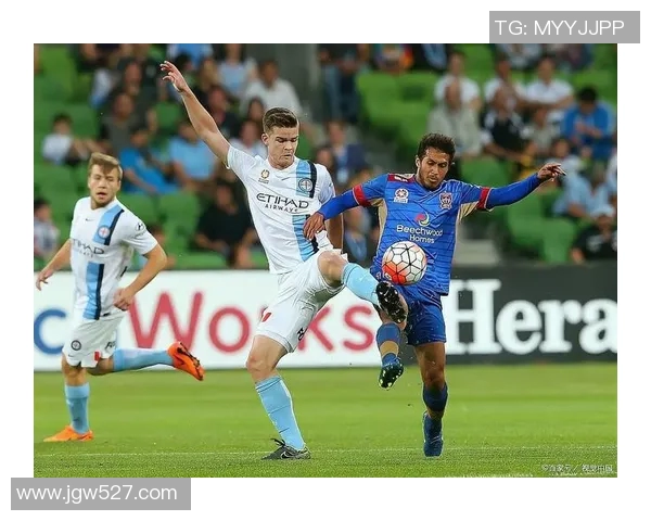 纽喷射与墨尔本城对决分析战术与球员表现的深度剖析 纽喷射与墨尔本城对决分析战术与球员表现的深度剖析