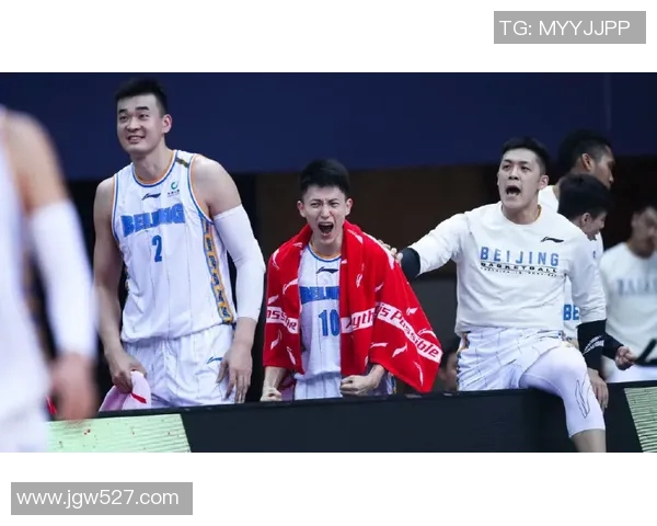 中国男篮迎战波兰队全力以赴争取胜利展现团队精神与拼搏决心