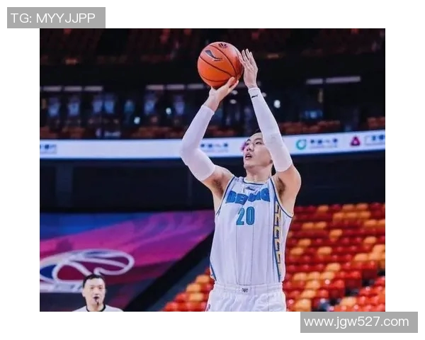 翟晓川：从篮球场上的拼搏者到生活中的多面手，展现无限可能的精彩人生