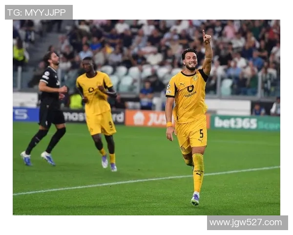 多特蒙德球迷暴力事件引发欧冠禁赛三场及50万欧罚款惩罚 多特蒙德球迷暴力事件引发欧冠禁赛三场及50万欧罚款惩罚